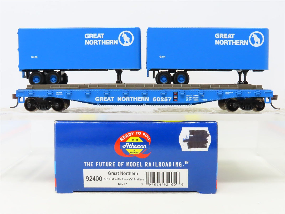 HO Scale Athearn 92400 GN Great Northern 50&#39; Flat Car #60257 w/ Two 25&#39; Trailers