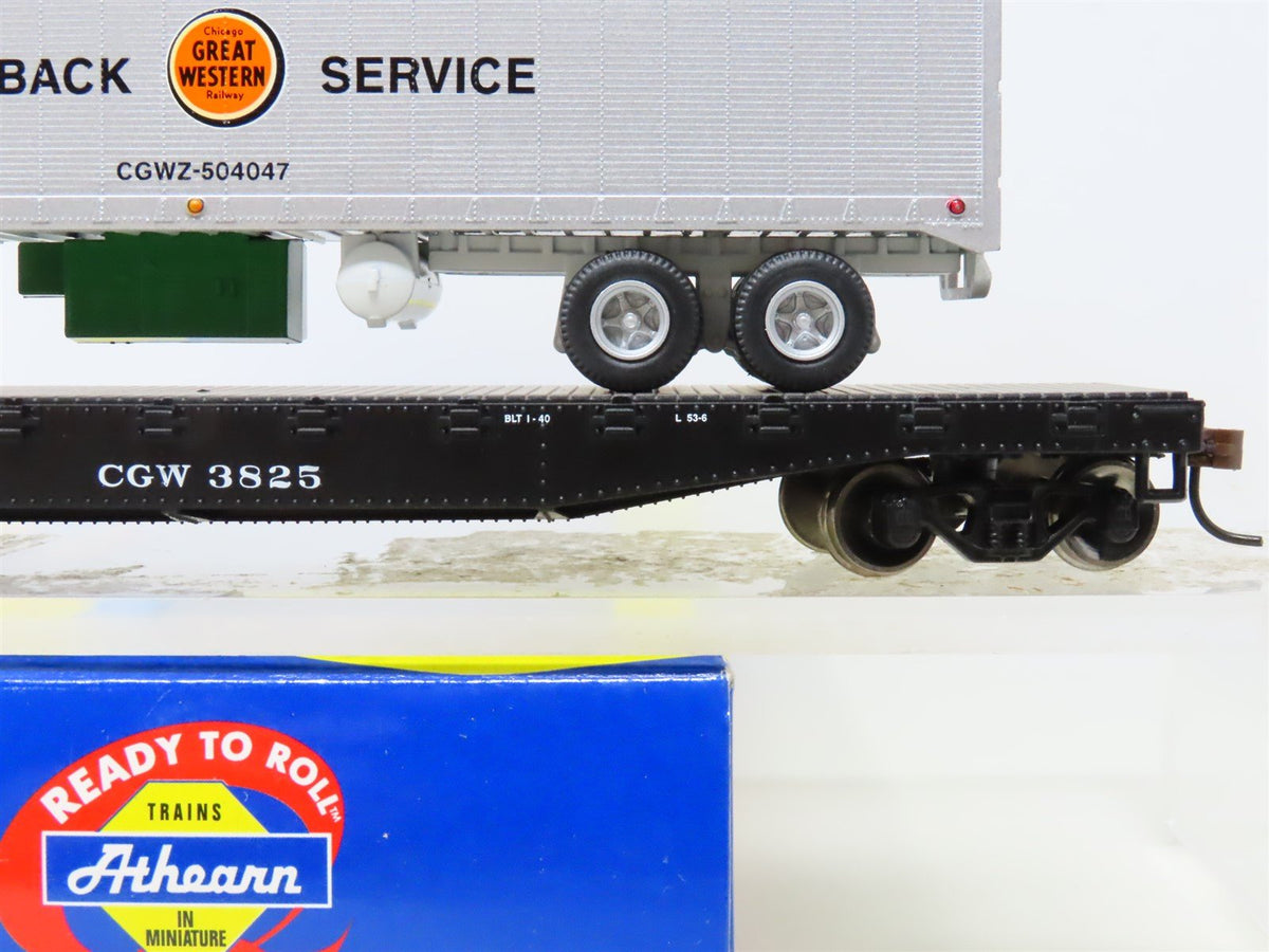 HO Athearn 72466 CGW Chicago Great Western 50&#39; Flat Car #3825 w/ 40&#39; Trailer