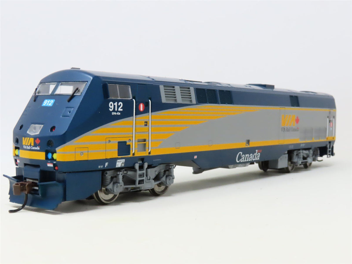 HO Scale Athearn 36391 Via Rail P42DC Diesel Locomotive #912