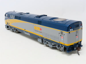 HO Scale Athearn 36391 Via Rail P42DC Diesel Locomotive #912