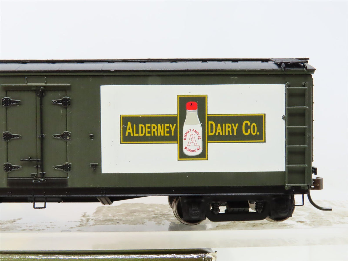 HO Scale Roundhouse 84601 NMCX Alderney Dairy 40&#39; Wood Milk Car #101