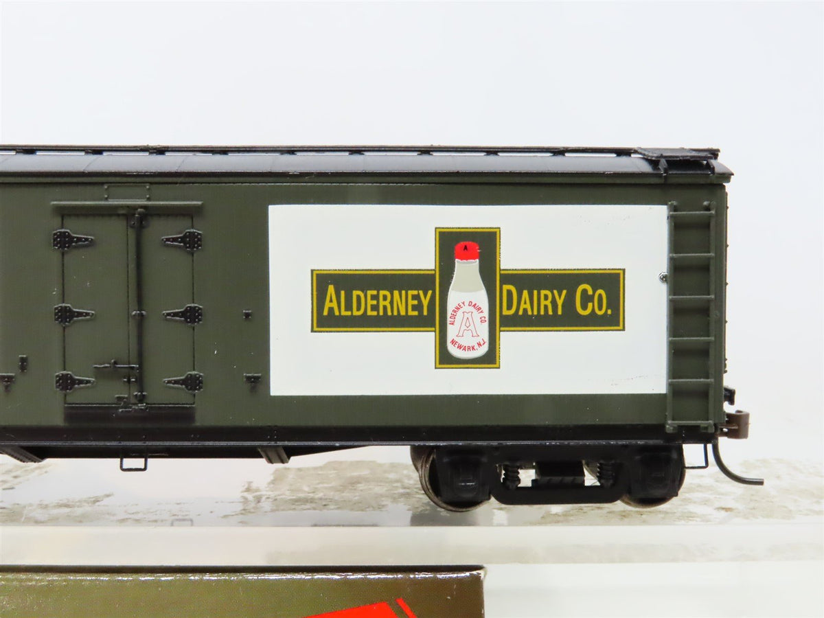 HO Scale Roundhouse 84602 NMCX Alderney Dairy 40&#39; Wood Milk Car #106