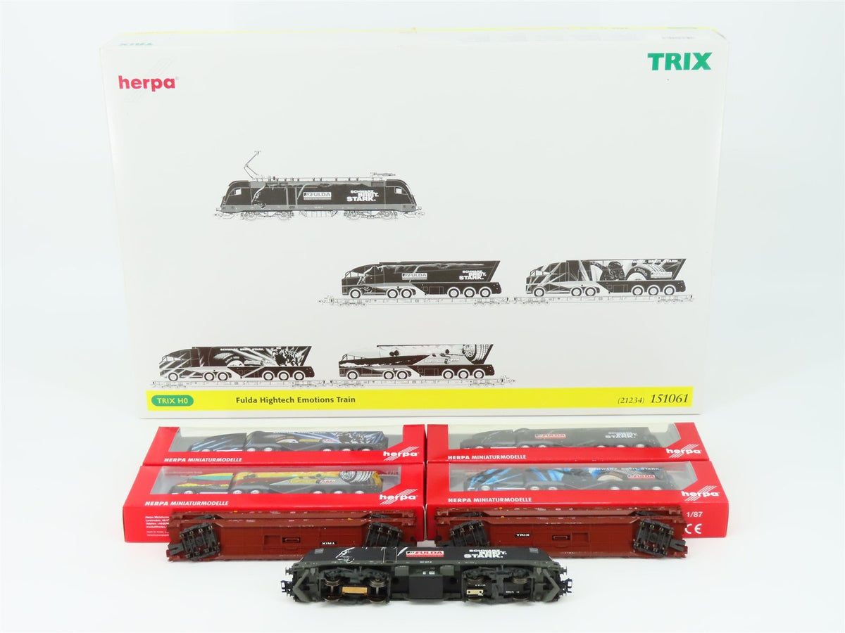 HO Trix 151061 DB &quot;Fulda Hightech Emotions&quot; BR182 Electric Train w/Herpa Trucks