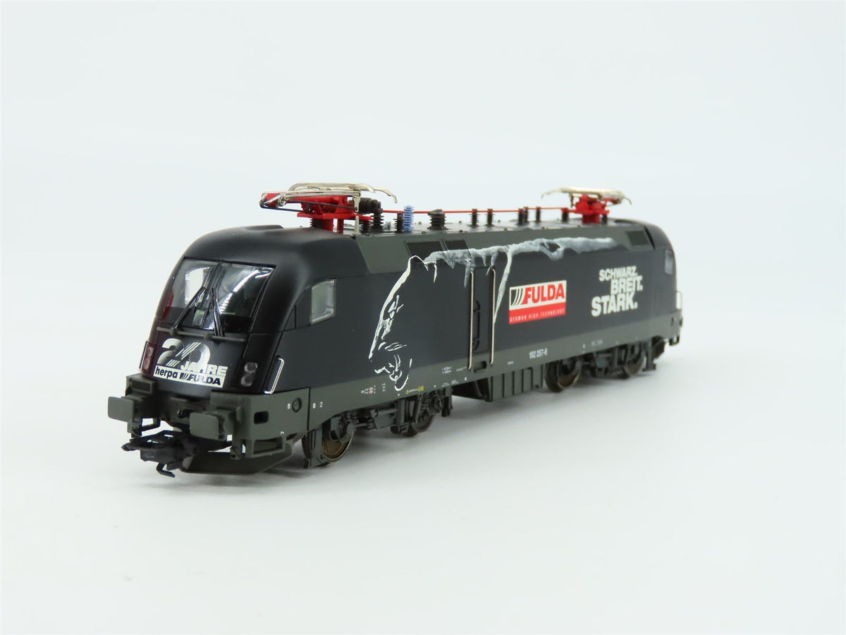 HO Trix 151061 DB &quot;Fulda Hightech Emotions&quot; BR182 Electric Train w/Herpa Trucks