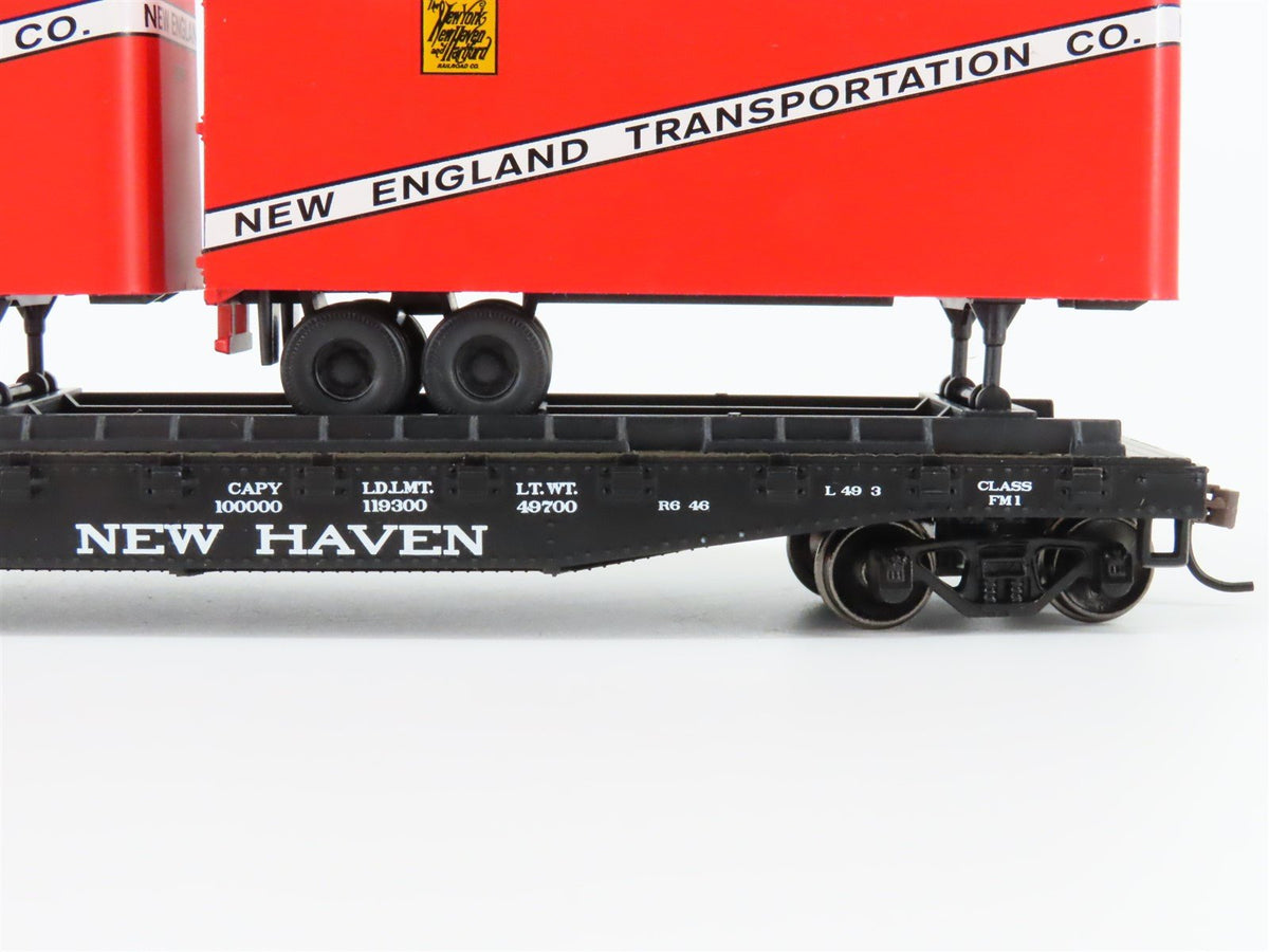 HO Scale Athearn 92367 NH New Haven 50&#39; Flatcar #17222 w/Trailers