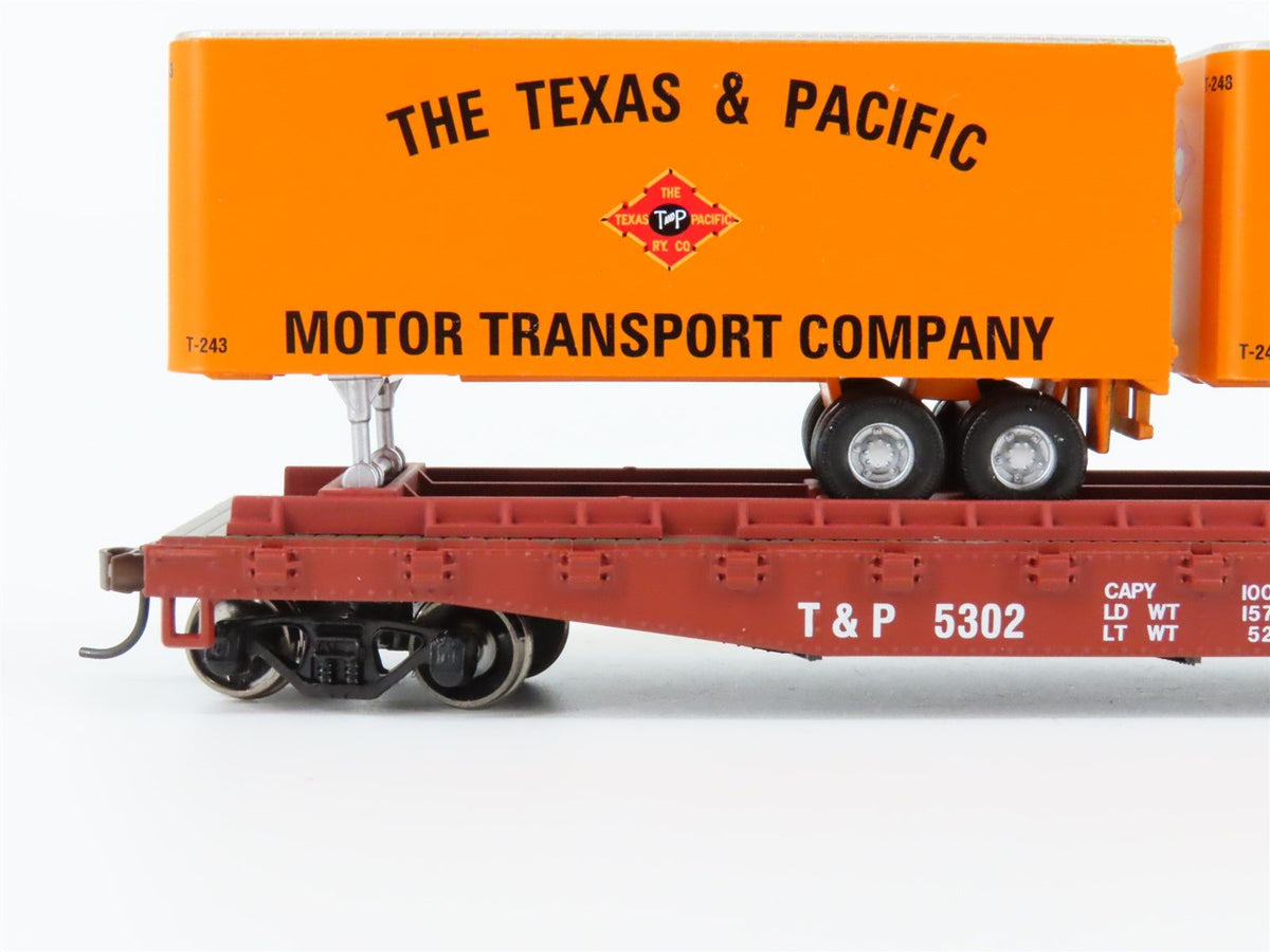 HO Scale Athearn 92383 T&amp;P Texas &amp; Pacific 50&#39; Flatcar #5302 w/Trailers