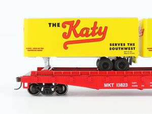 HO Athearn 92392 MKT Missouri Kansas Texas 50' Flatcar #13823 w/ Katy Trailers