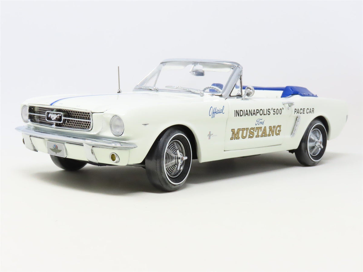 1:18 Scale RC2 Ertl American Muscle #33874 1964½ Ford Mustang Indy 500 Pace Car