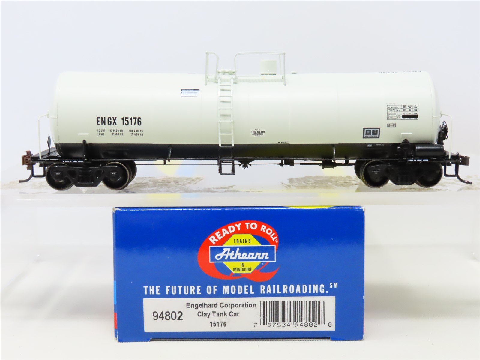 HO Scale Athearn 94802 ENGX Engelhard Corporation Clay Tank Car #15176