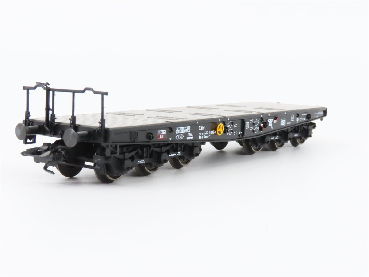 HO Scale Marklin 48684 DB German Heavy Duty Flat Car #082-3 w/Pipe Load