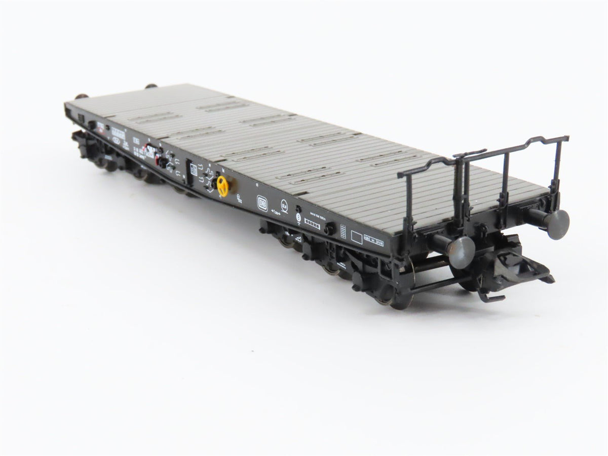 HO Scale Marklin 48684 DB German Heavy Duty Flat Car #082-3 w/Pipe Load