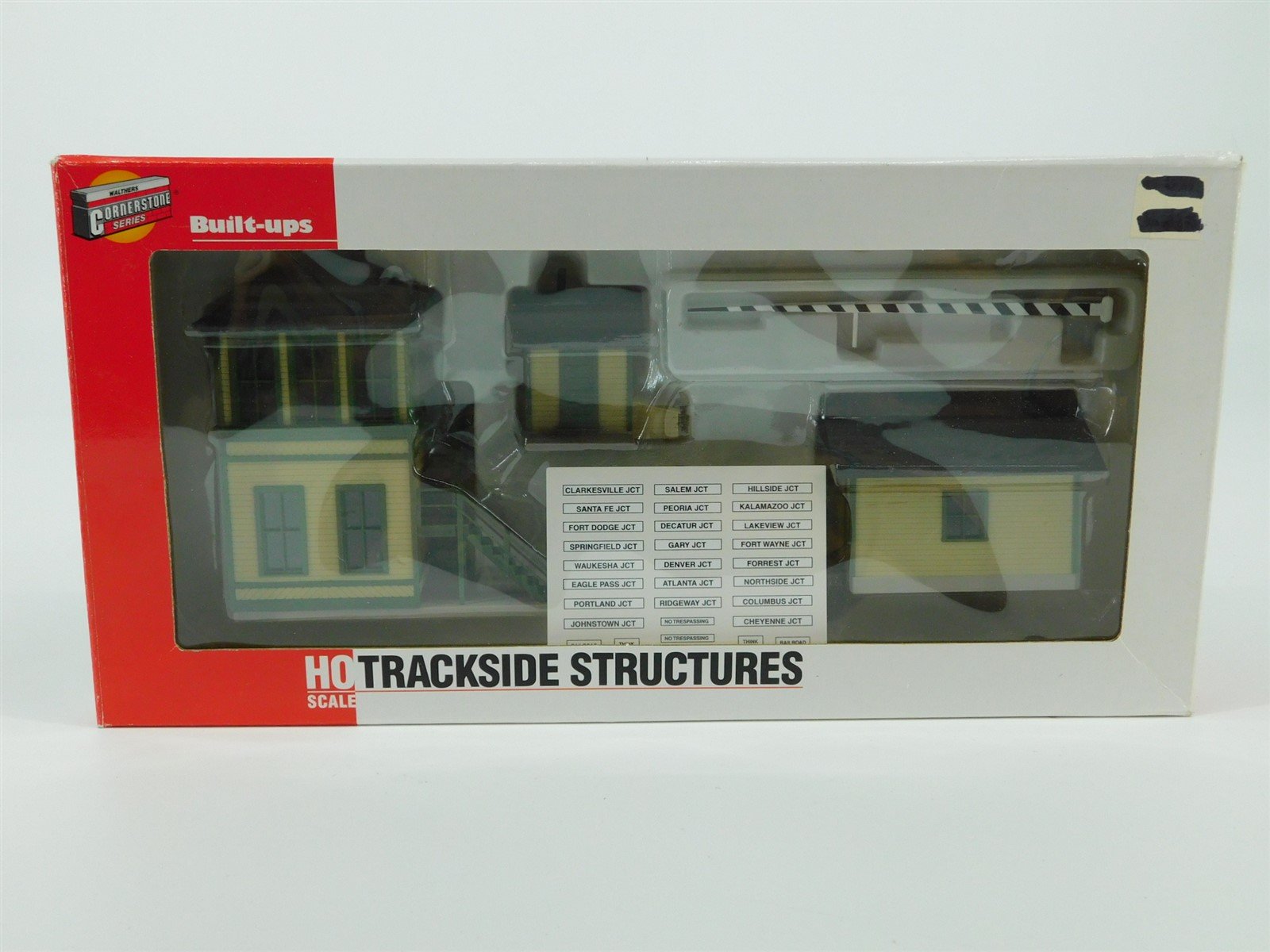 HO Walthers Cornerstone Built-Ups 933-2803 Trackside Structures - Cream & Green