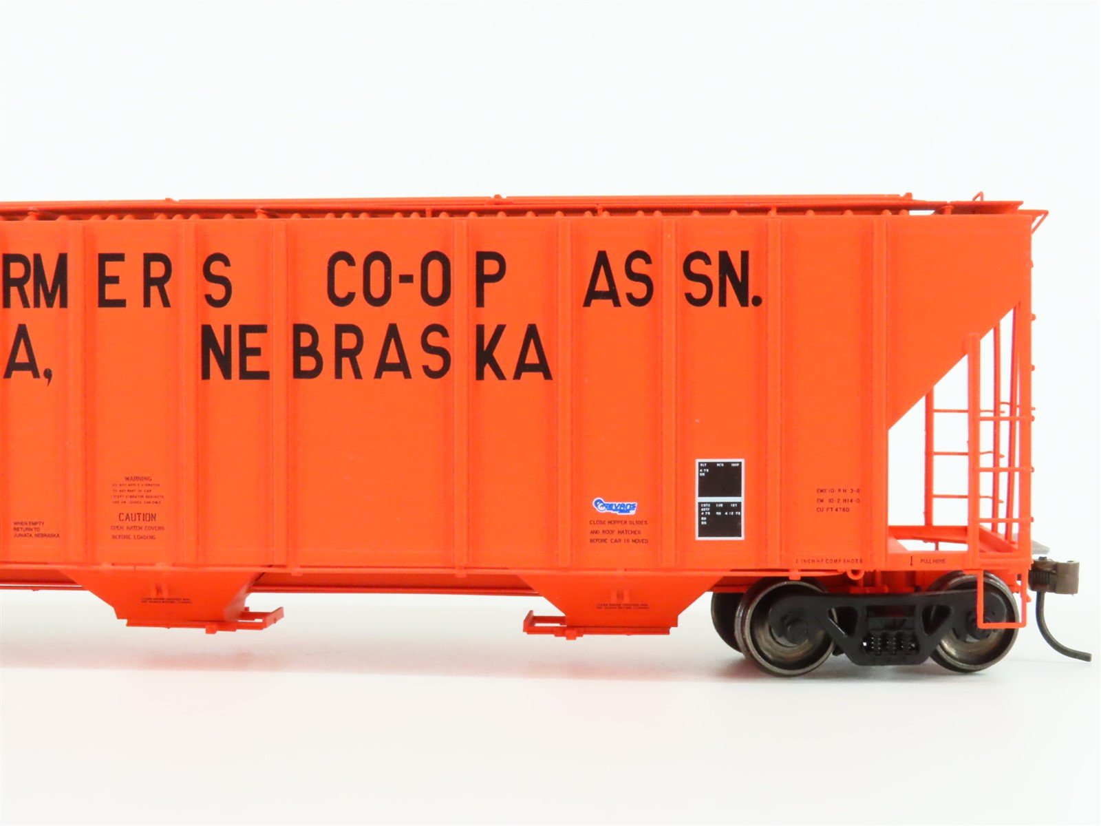 HO Scale ExactRail EE-1711-1 USLX Juniata 3-Bay Covered Hopper #26146 -  Model Train Market