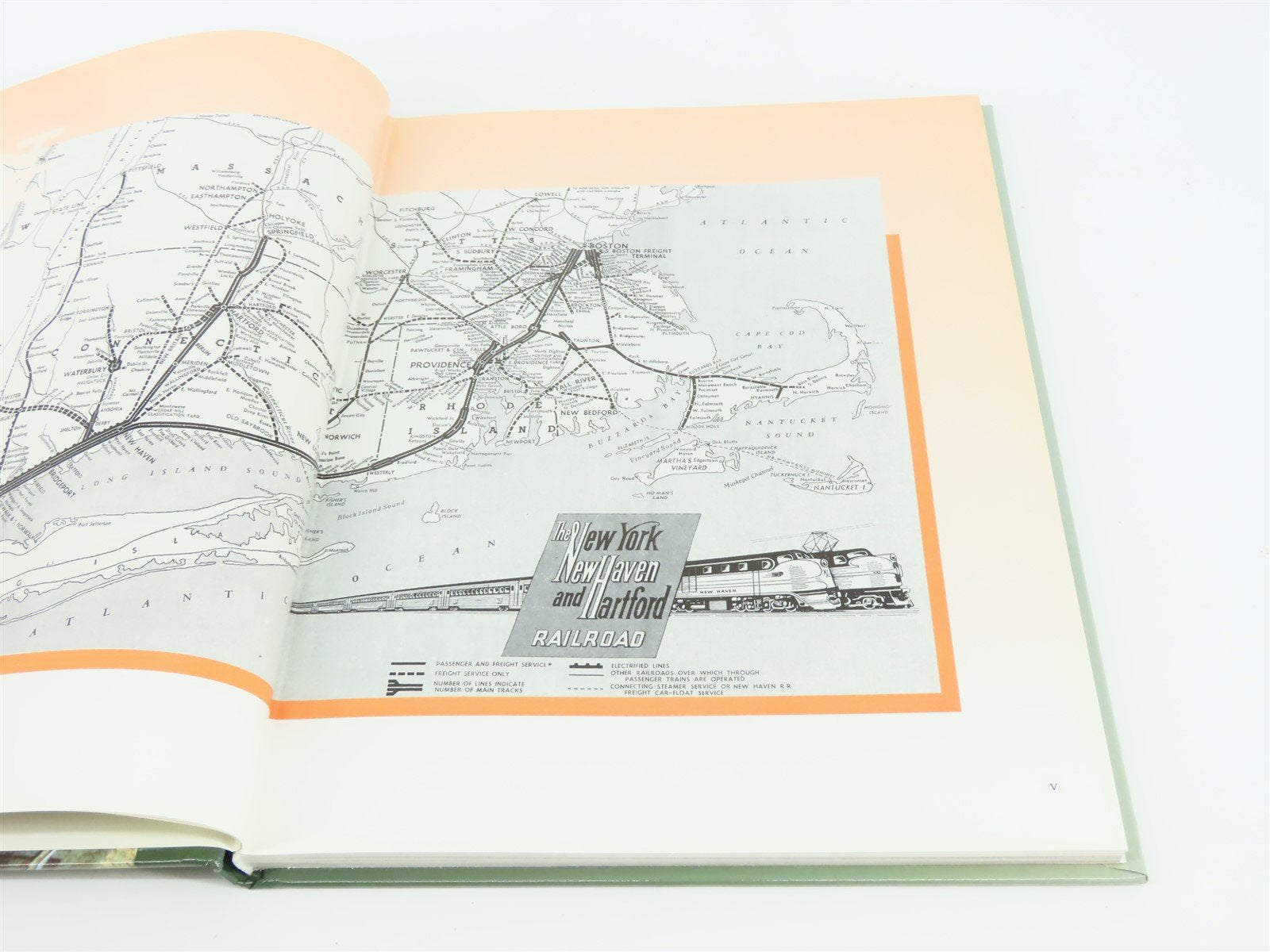 The New Haven Railroad in the Streamline Era by Geoffrey H Doughty ©1998 HC Book