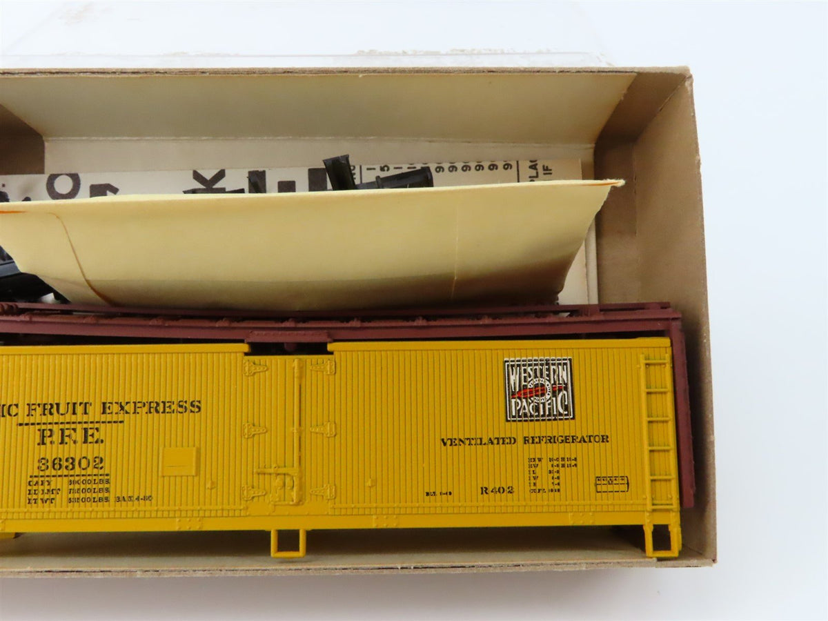 HO Scale Athearn Kit #5214 PFE Pacific Fruit Express 40&#39; Wood Reefer #36302
