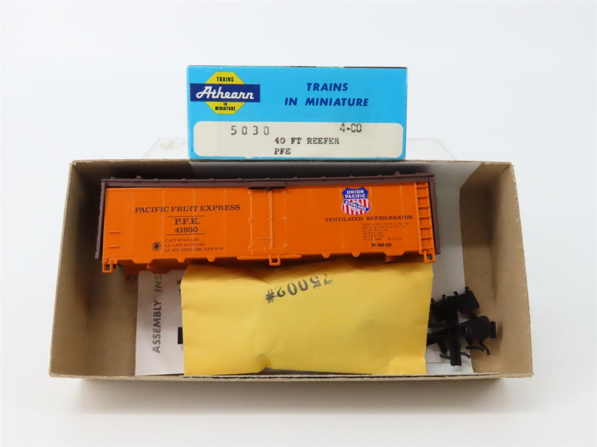 HO Scale Athearn Kit #5030 PFE Pacific Fruit Express 40&#39; Wood Reefer #41950
