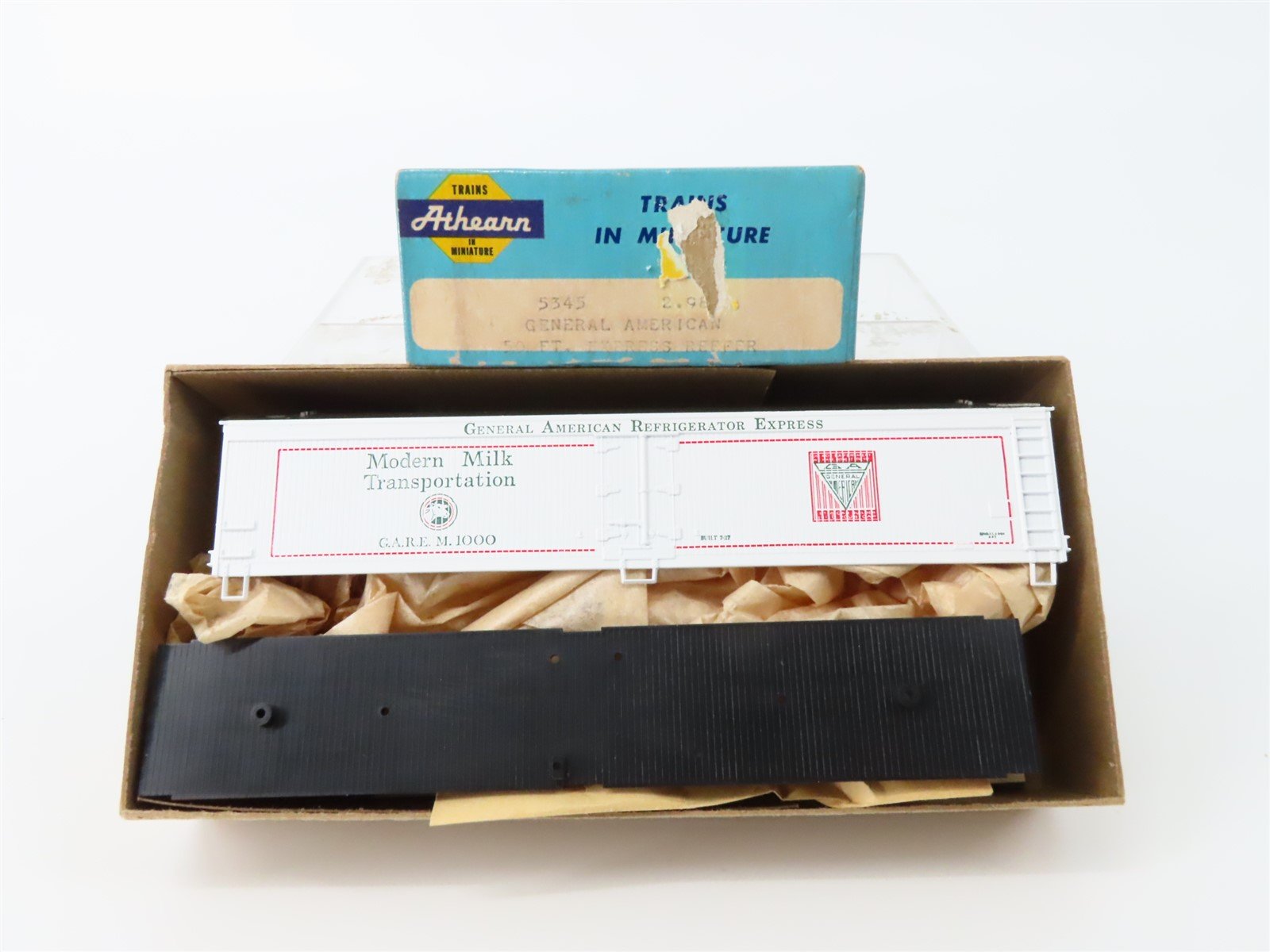 HO Athearn Kit #5345 GARE General American Modern Milk 50' Express Reefer #1000