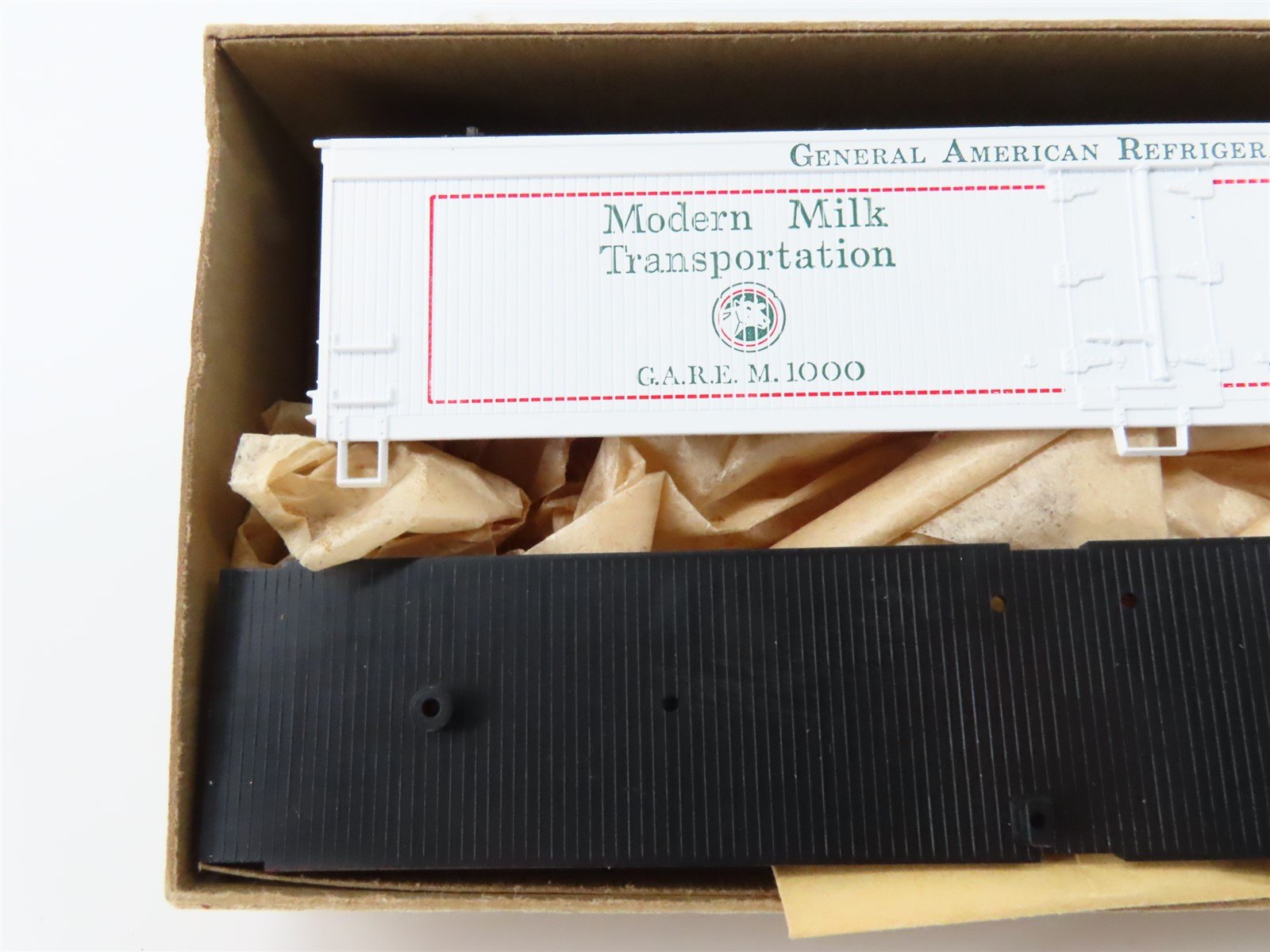 HO Athearn Kit #5345 GARE General American Modern Milk 50' Express Reefer #1000