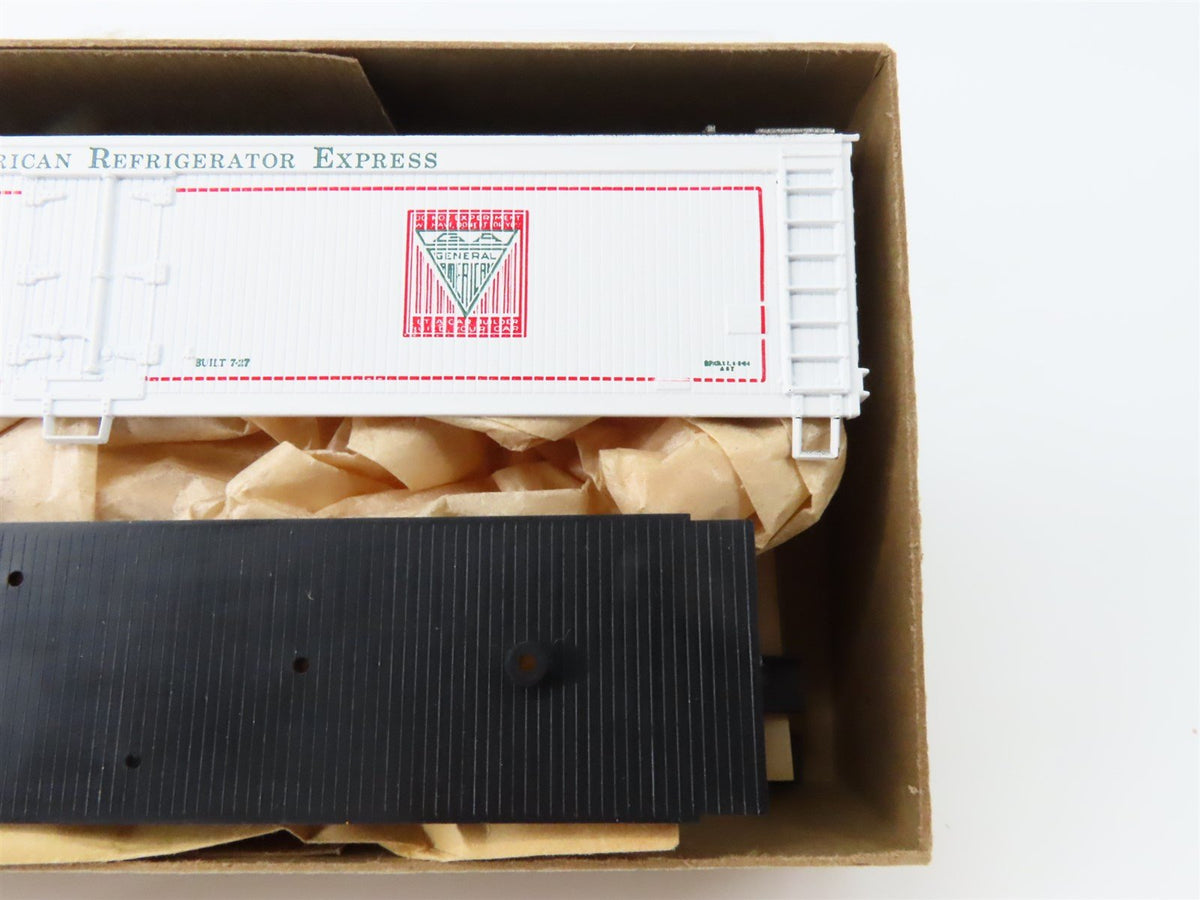 HO Athearn Kit #5345 GARE General American Modern Milk 50&#39; Express Reefer #1000