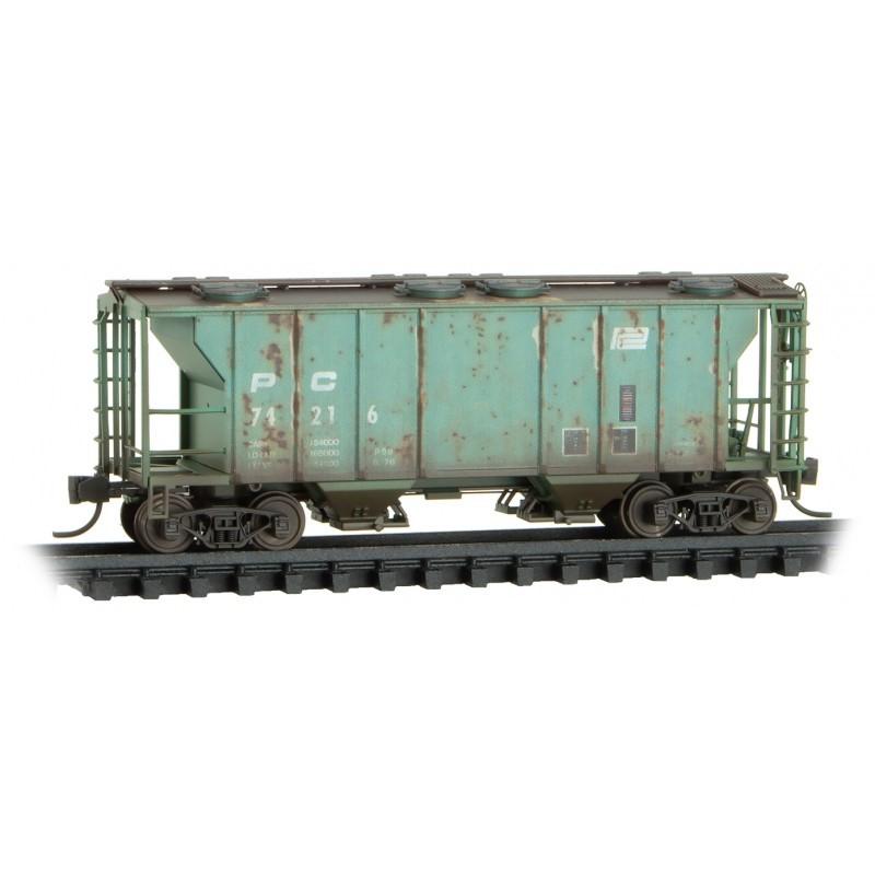 N Micro-Trains MTL 09544100 PC PS-2 2-Bay Covered Hopper #74216- Weathered