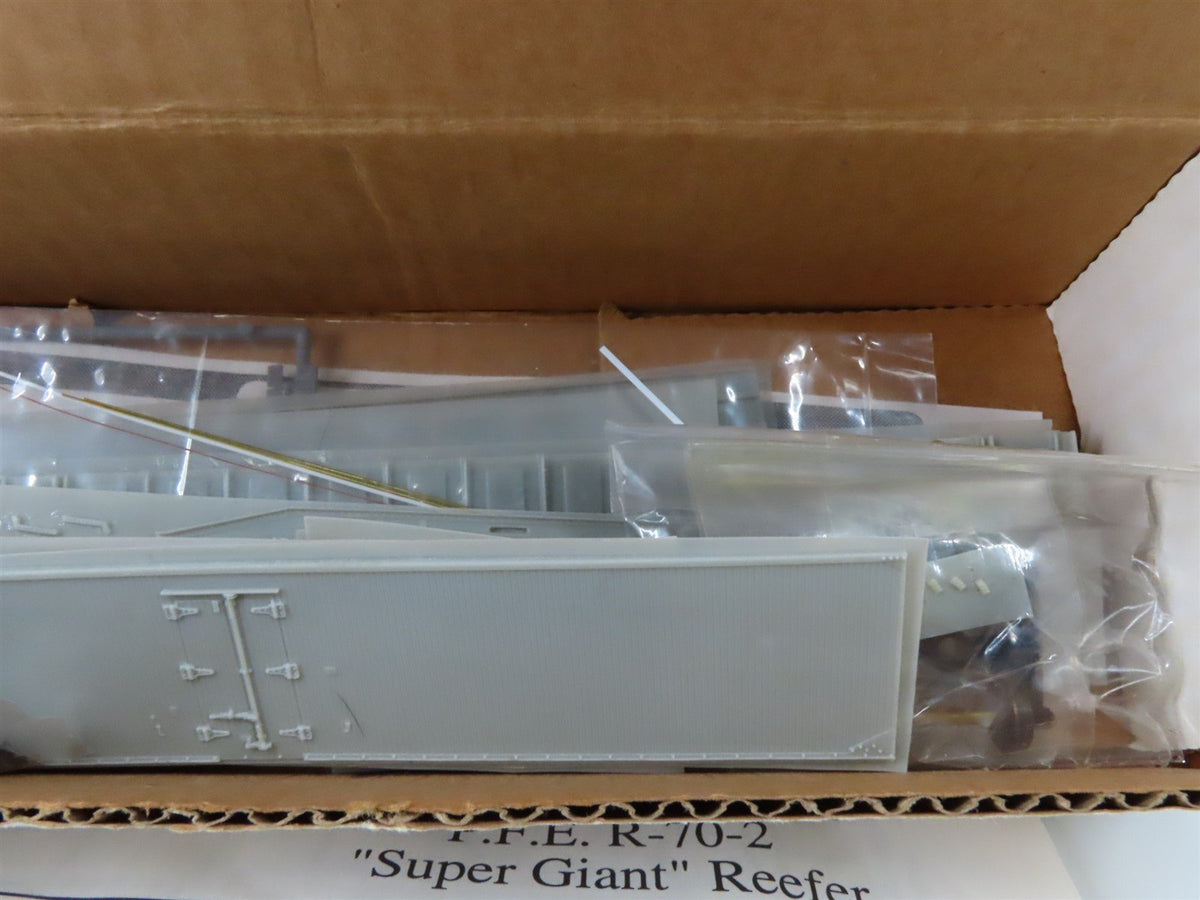 HO Sunshine Models Resin Craftsman Kit 25.3 PFE Undecorated &quot;Super Giant&quot; Reefer