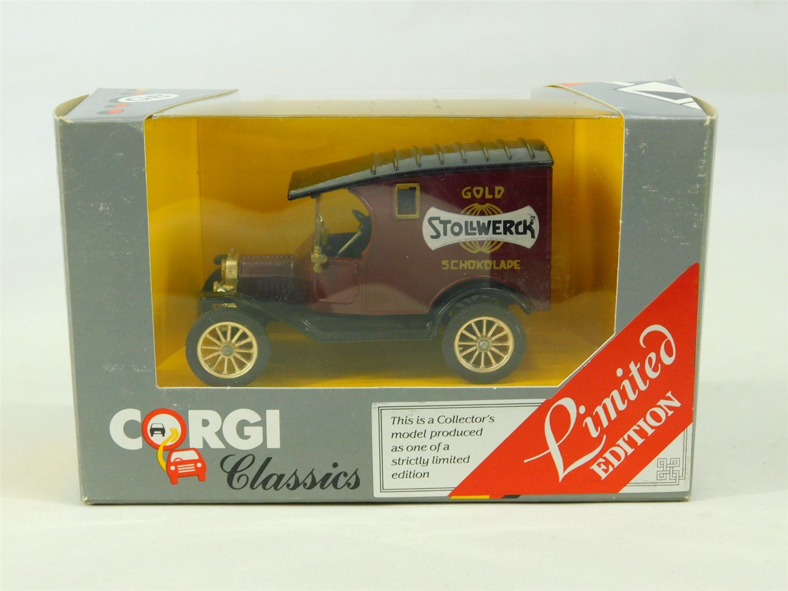 Corgi Classics 875 Die-Cast Stollwerck Gold Chocolate 1915 Ford Model T Van