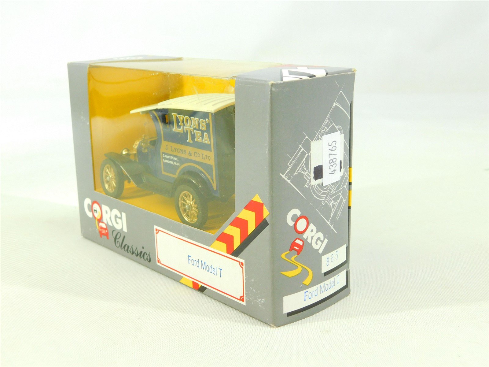 Corgi Classics C865 Die-Cast Lyons Tea 1915 Ford Model T Van