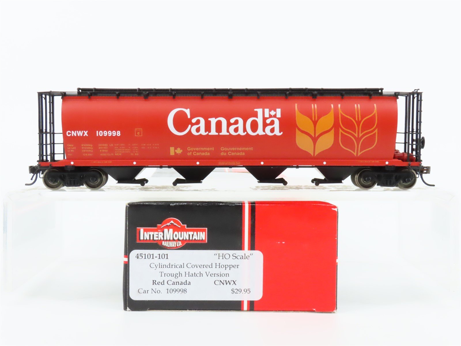 HO Scale InterMountain 45101-101 CNWX Canada 4-Bay Cylindrical Hopper #109998