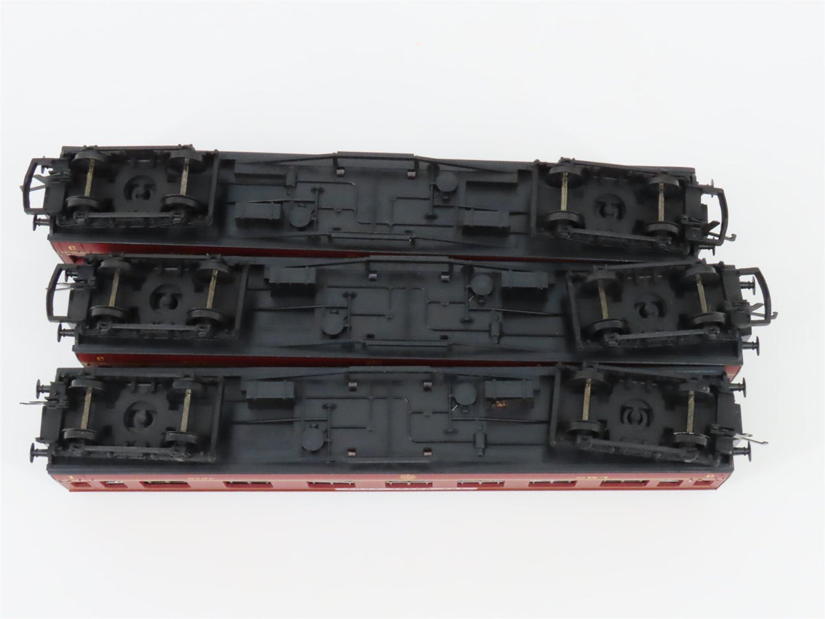 OO Scale Hornby R2167 BR/ex-LMS British &quot;Royal Scot&quot; 4-6-2 Steam Passenger Set