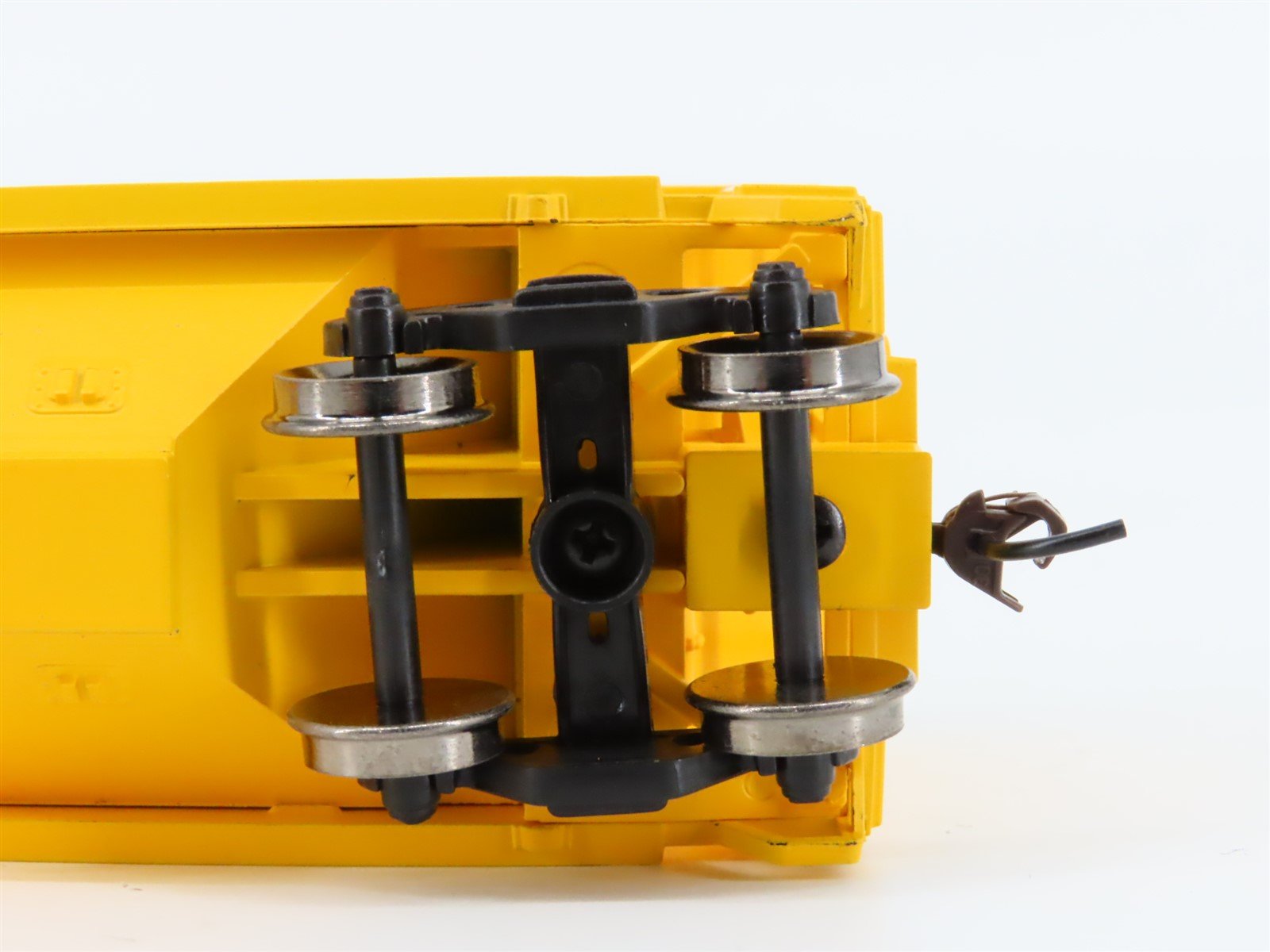 HO Scale Athearn 92761 AFEX Arthur Farmers Elevator 3-Bay Covered Hopper #111