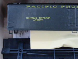 HO Scale Athearn 5335 PFE Pacific Fruit Express 50' Express Reefer #819 Kit
