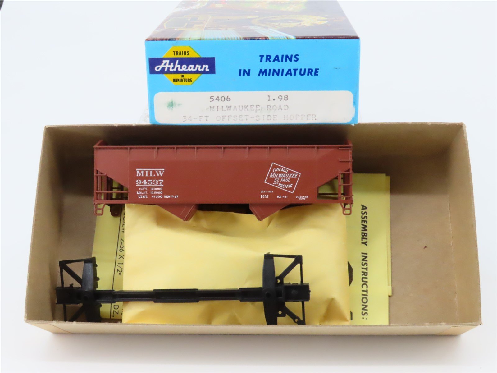 HO Scale Athearn 5406 MILW Milwaukee Road 34' 2-Bay Hopper #94537 Kit