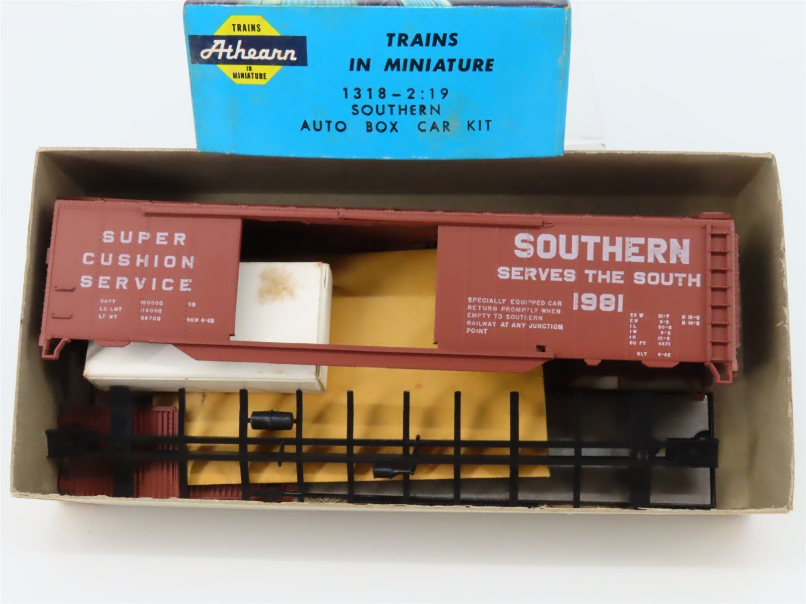 HO Scale Athearn 1318 SOU Southern Double Door Box Car #1981 Kit