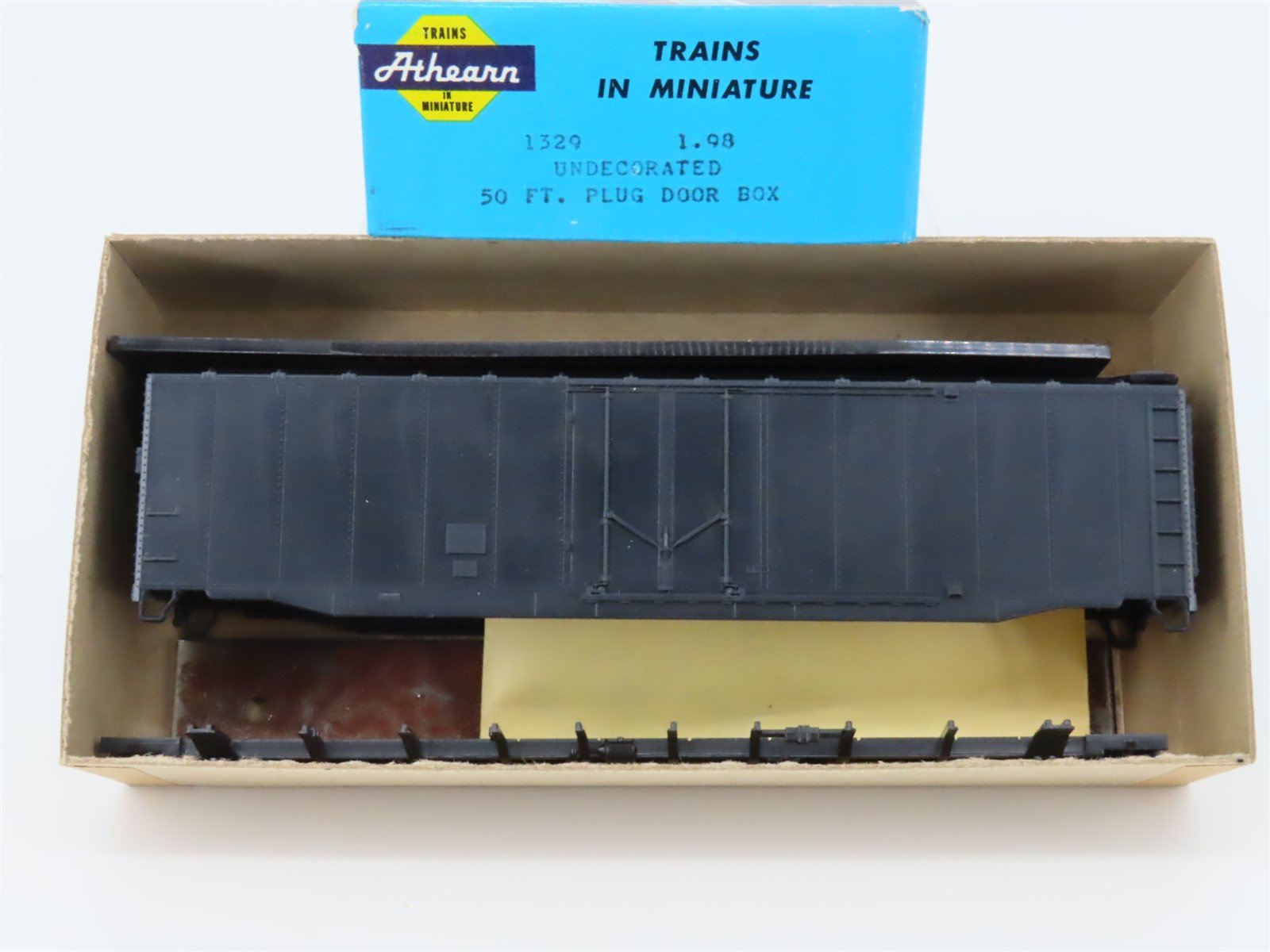 HO Scale Athearn 1329 Undecorated 50' Plug Door Box Car Kit
