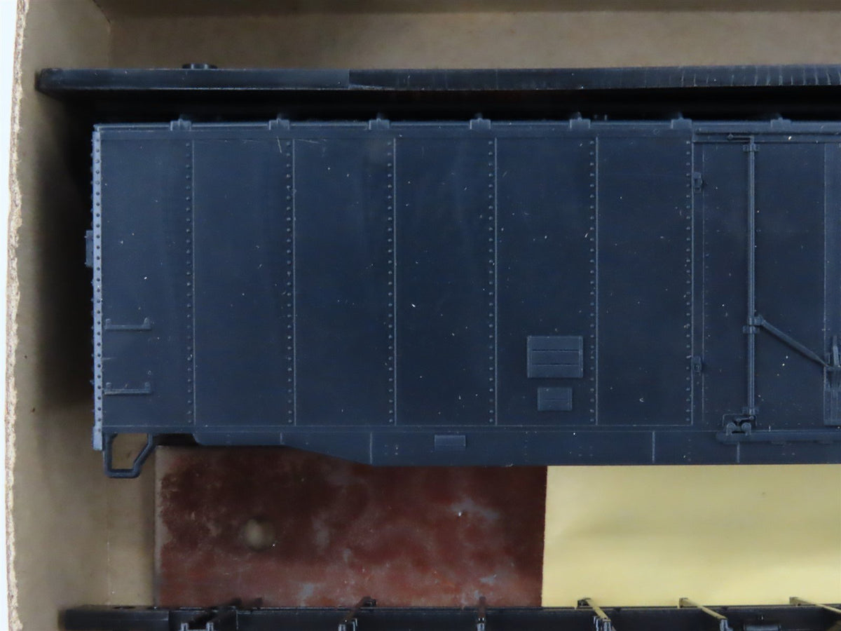 HO Scale Athearn 1329 Undecorated 50&#39; Plug Door Box Car Kit