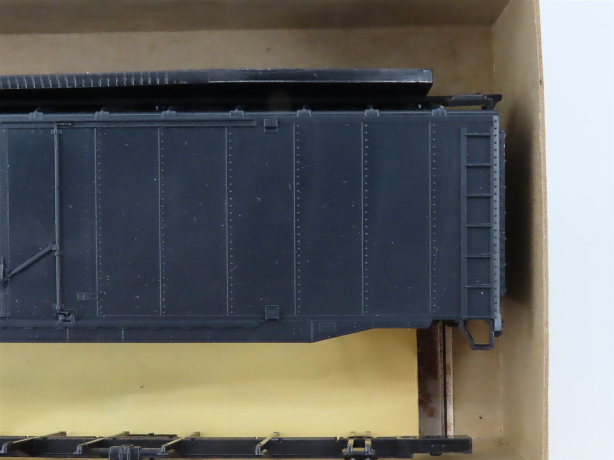 HO Scale Athearn 1329 Undecorated 50&#39; Plug Door Box Car Kit