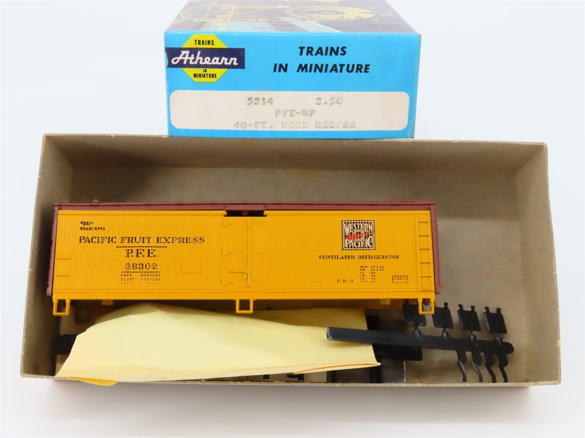 HO Scale Athearn 5214 PFE WP Pacific Fruit Express 40&#39; Wood Reefer #36302 Kit