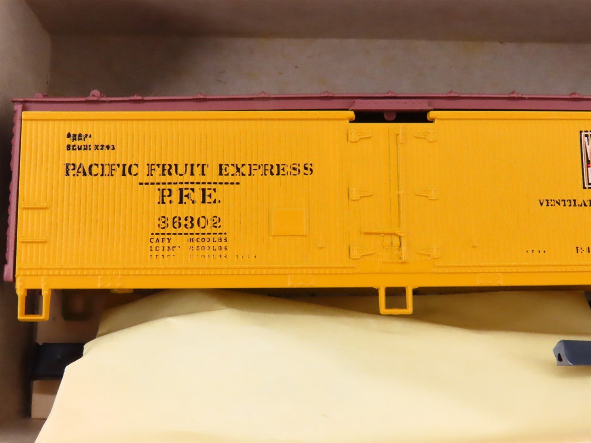 HO Scale Athearn 5214 PFE WP Pacific Fruit Express 40&#39; Wood Reefer #36302 Kit