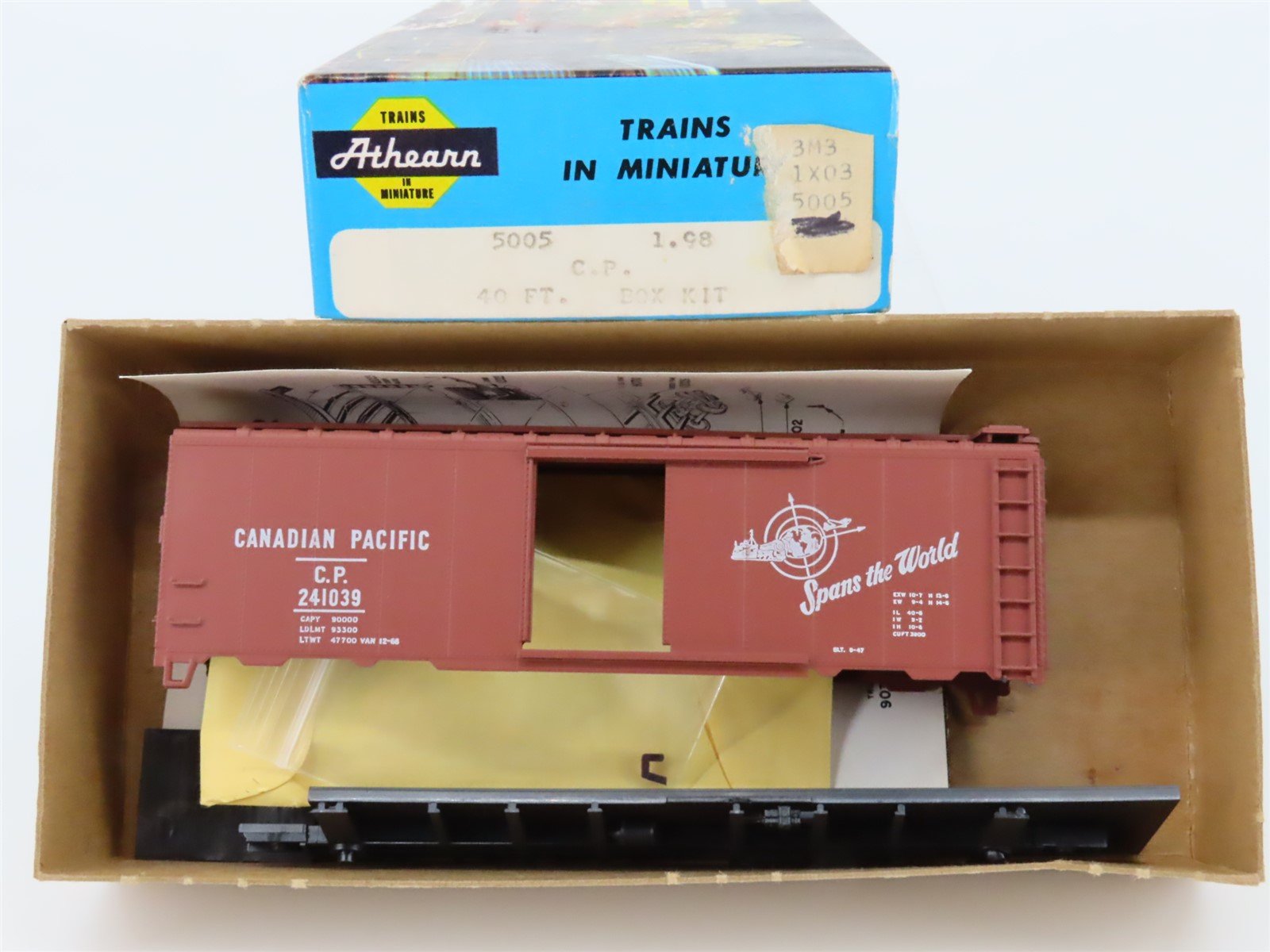HO Scale Athearn 5005 CP Canadian Pacific 40' Single Door Box Car #241039 Kit