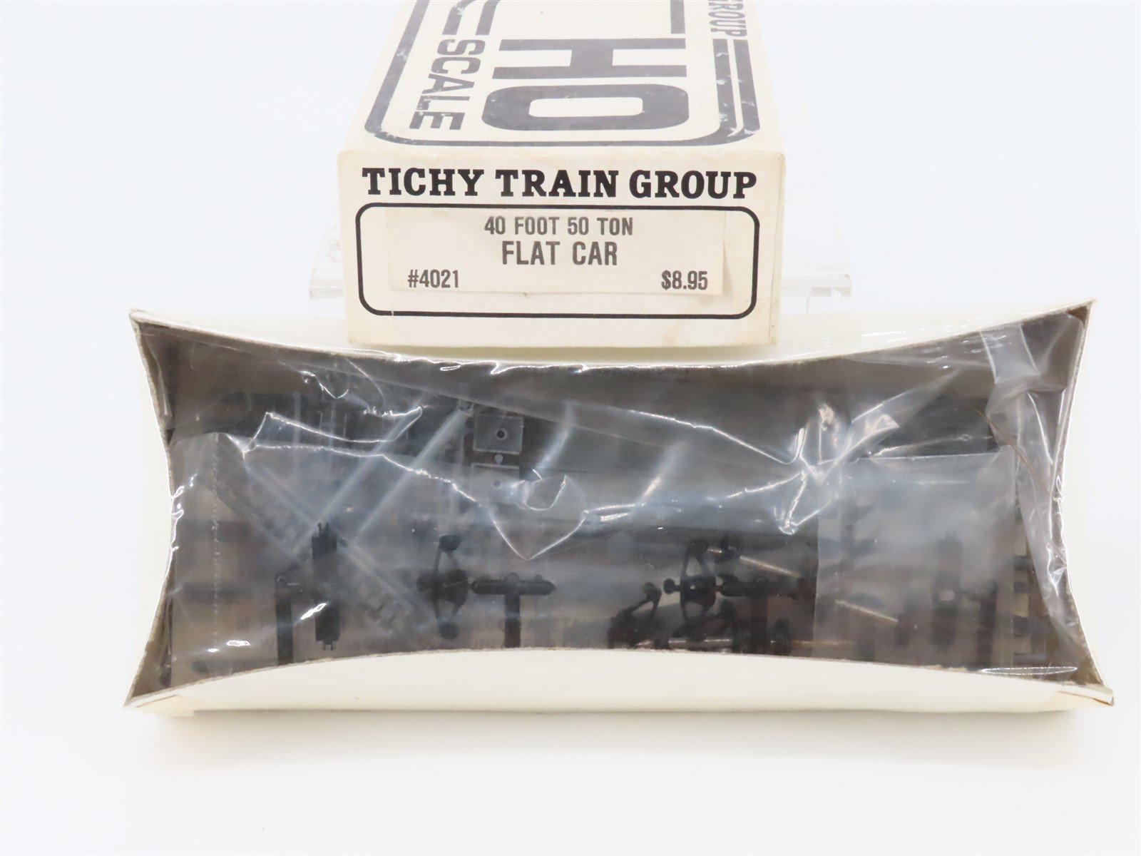 HO Scale Tichy Train Group 4021 Undecorated 40' Flat Car Kit - Sealed