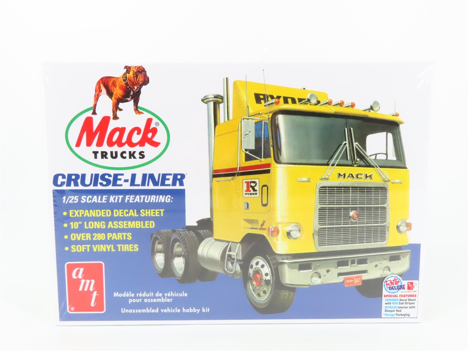 1:25 Scale AMT 1062/06 Mack Cruise-Liner Truck Kit - Sealed