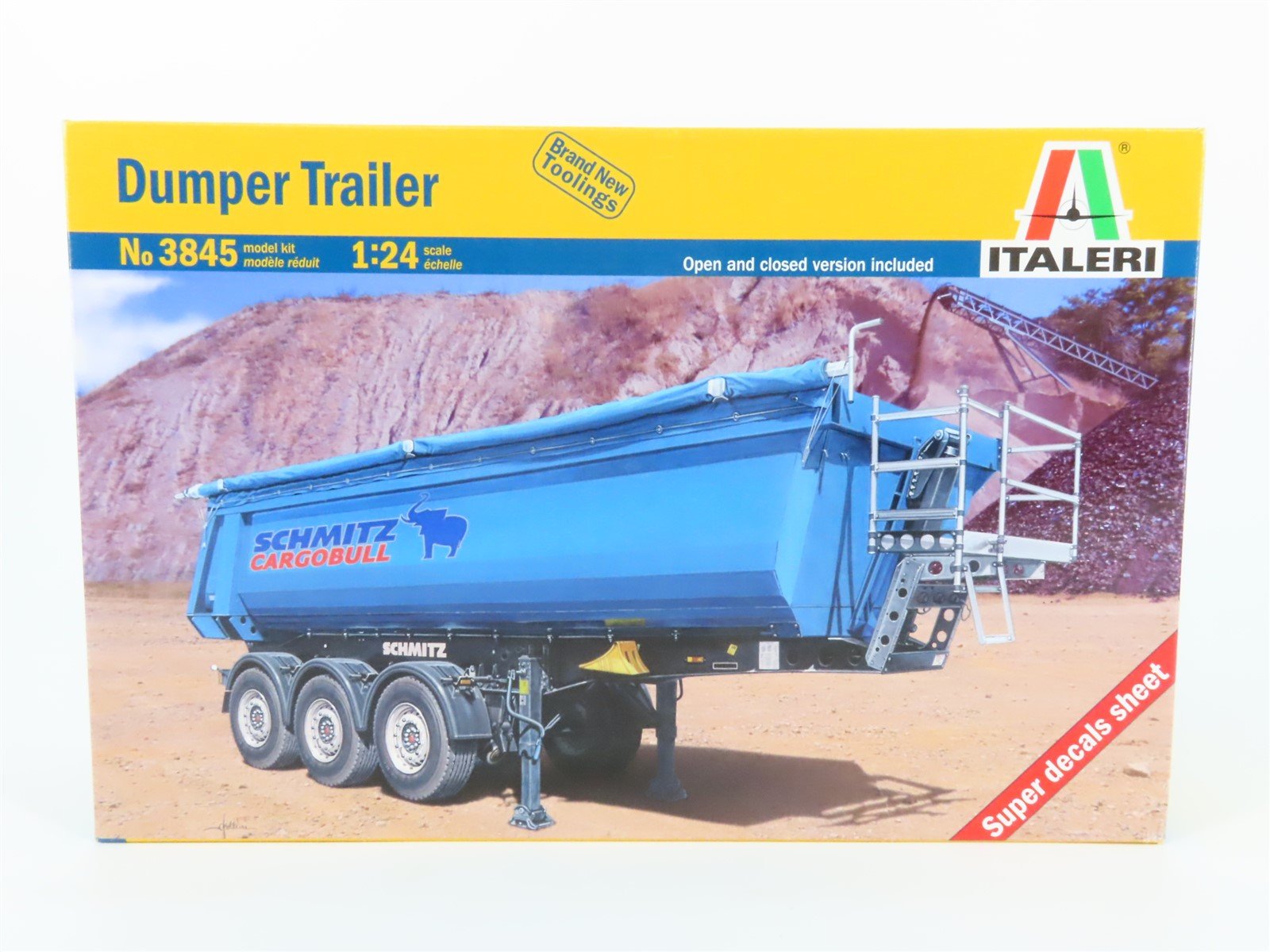 1:24 Scale Italeri 3845 Schmitz Cargobull Dumper Trailer Kit - Sealed