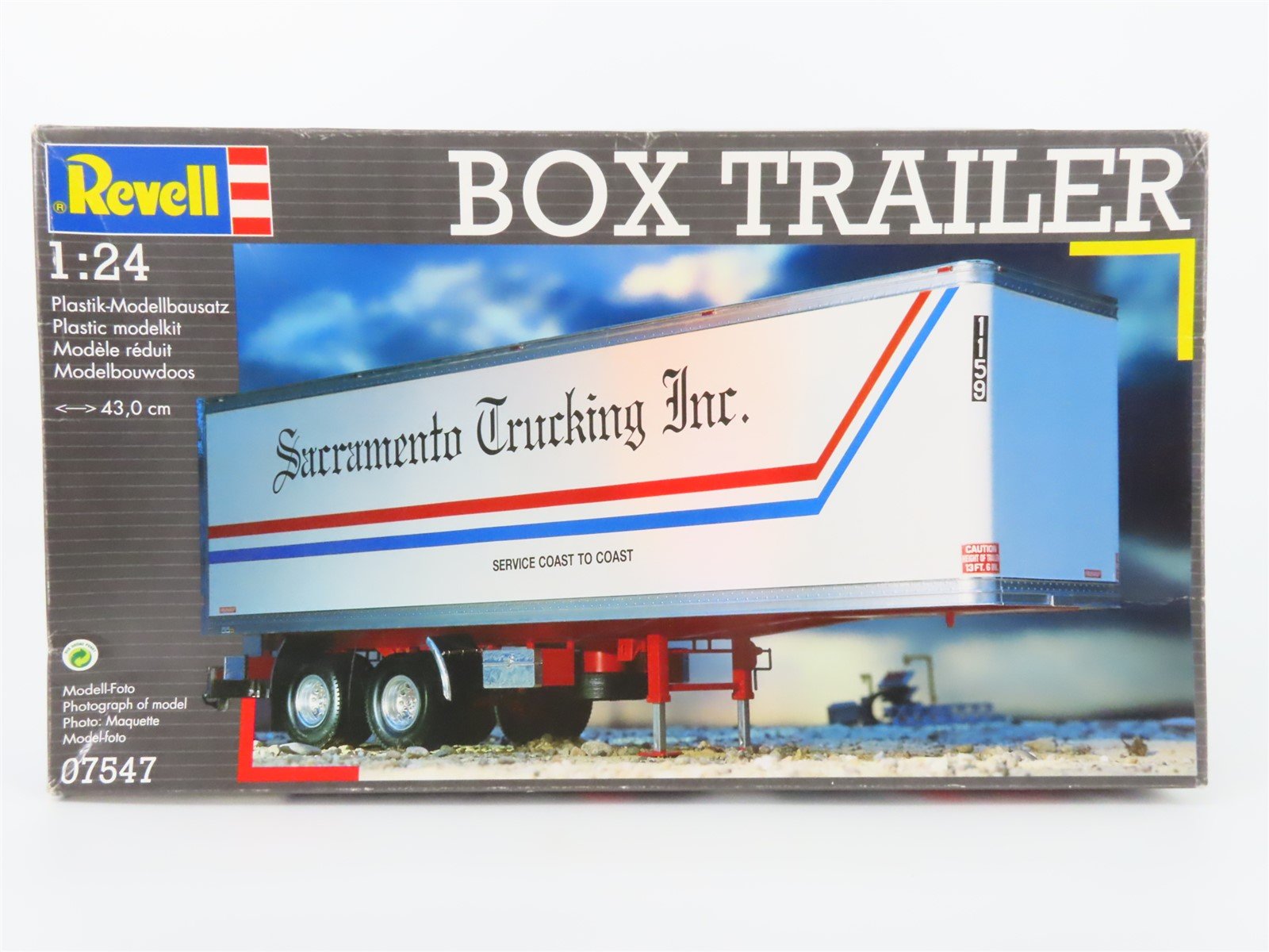 1:24 Scale Revell 07547 Sacramento Trucking Inc Box Trailer Kit