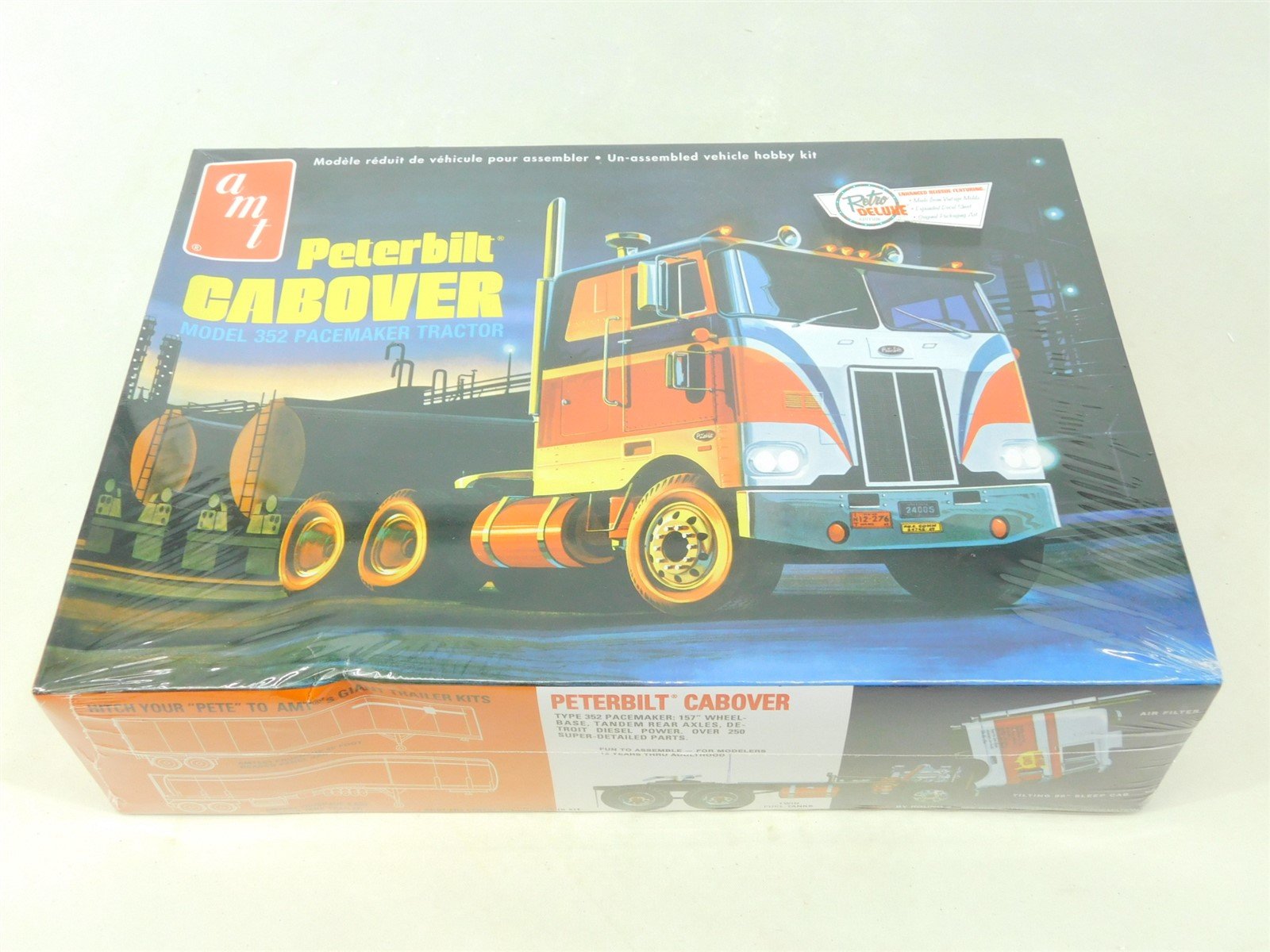 1:25 Scale AMT 759/06 Peterbilt Cabover 352 Pacemaker Tractor Kit - Sealed