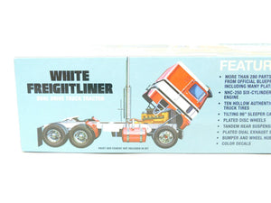 1:25 Scale AMT 620 White Freightliner Dual Drive Truck Tractor Kit