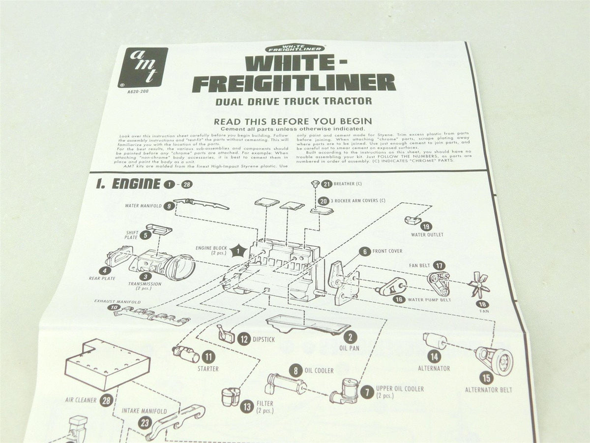 1:25 Scale AMT 620 White Freightliner Dual Drive Truck Tractor Kit