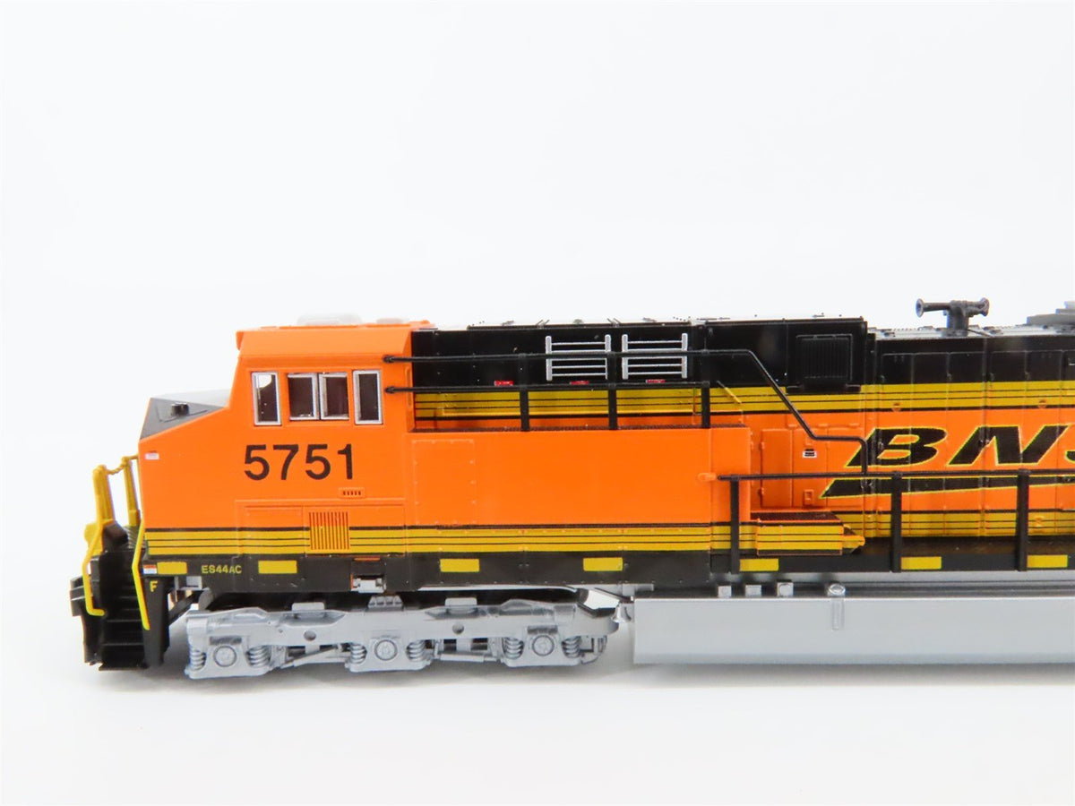 N Scale KATO 176-8924 BNSF Railway &quot;Swoosh&quot; GE ES44AC Diesel #5751 w/DCC