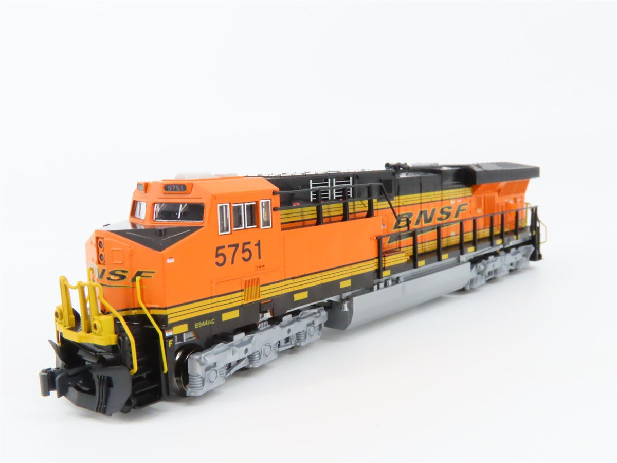 N Scale KATO 176-8924 BNSF Railway &quot;Swoosh&quot; GE ES44AC Diesel #5751 w/DCC