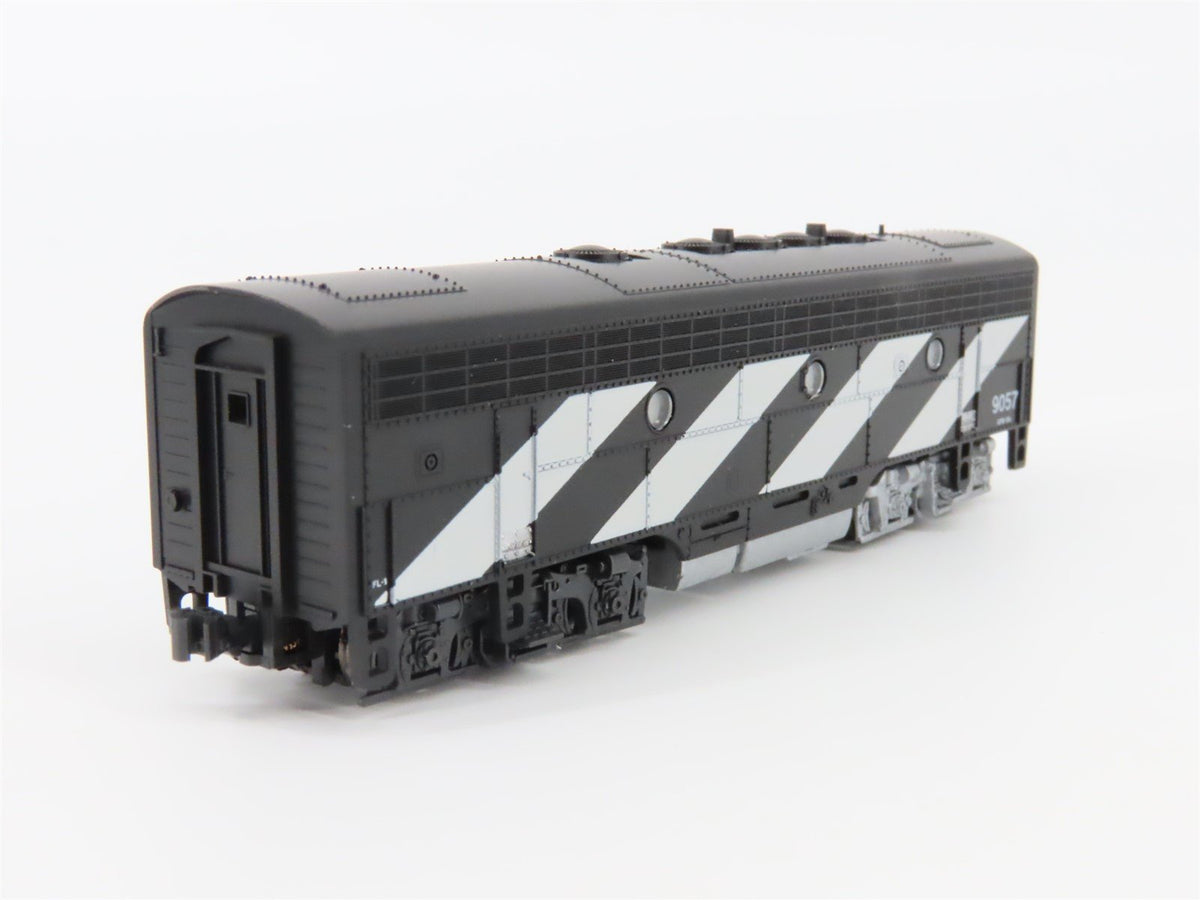 N Scale KATO CN Canadian National &quot;Zebra Stripe&quot; EMD F7B Diesel #9057