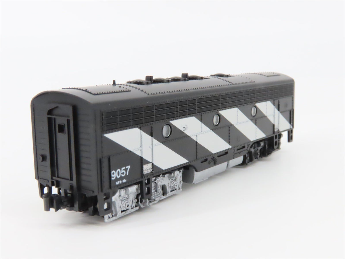 N Scale KATO CN Canadian National &quot;Zebra Stripe&quot; EMD F7B Diesel #9057